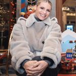 Michelle Hunziker Instagram - Qui sono cresciuta…la capitale della svizzera! Berna….❤️ieri ero commossa dalla pulizia, la bellezza della città antica che non vedevo da anni. Quella che vedete alle mie spalle è la “ Ziitglocke” Qui è usanza salutarsi tutti per strada con un “ Grüessech” e la gente è molto sorridente. Pieno di famiglie e bambini che giocano per strada…ho fatto un tuffo nella mia infanzie e adolescenza…❤️ a poche ore con il treno siete qui….vale la pena fare una gita… @ilove_bern @bellevuepalace @myswitzerlandit Pic by @elenabenvenuto__