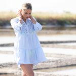 Michelle Hunziker Instagram - Ci deve essere qualcosa di sacro nel sale…lo ritroviamo nelle nostre lacrime e nel mare… Oggi ho visitato le magiche saline di Cervia e i suoi volontari che le mantengono vive e portano avanti la loro storia! Evviva la Romagna sempre…❤️ Pic by @pierpapo_ferreri