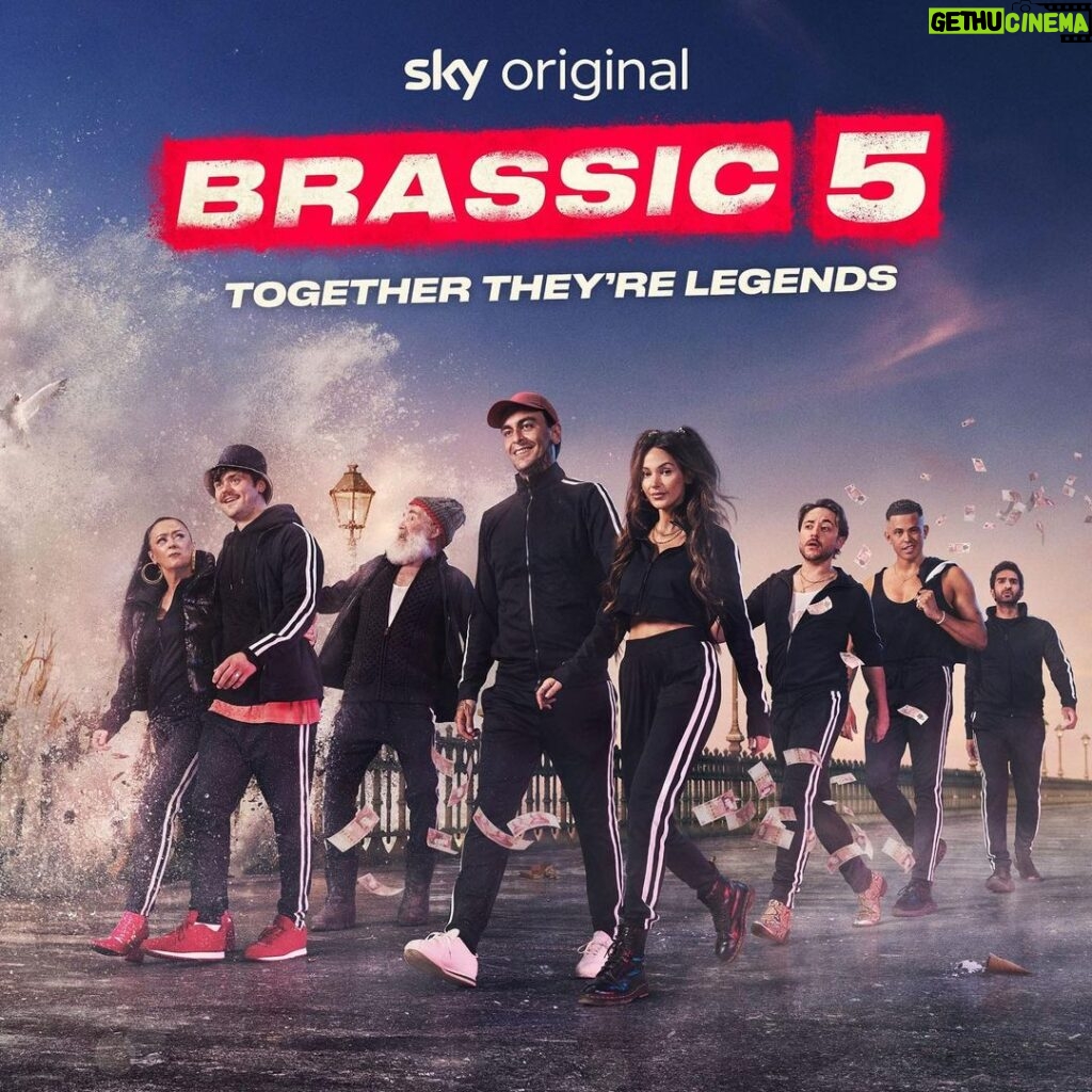 Michelle Keegan Instagram - Together they’re legends ♾️🙌🏽♥️ New season of Brassic coming soon. 28th September @skytv #brassic