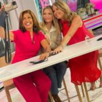 Michelle Pfeiffer Instagram - Had so much fun with these two this morning @todayshow. Thank you @hodaandjenna so much for the giggles.🤭❤️#henryrose