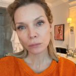 Michelle Pfeiffer Instagram - Today I stand with @everytown and #wearorange for everyone we’ve lost to the continued senseless gun violence and the heartbreak of their loved ones they’ve left behind. We need our elected officials to take a stand and create lasting change and protection. We should not have to live in fear that gunfire can ring out at any moment, whether it’s at an elementary school in Uvalde, Texas, while grocery shopping at a supermarket in Buffalo, New York, a party in San Bernardino, or graduations across the country. We deserve more. Raise awareness by participating in Wear Orange online and in your community.