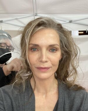Michelle Pfeiffer Instagram - Some BTS from the making of @antmanofficial Quantumania.
“Finding” Janet van Dyne in the makeup trailer. 

Makeup: @valli.oreilly 
Hair: Carol Hemming
Wigs: @robpickens