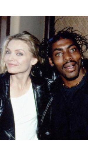 Michelle Pfeiffer Instagram - Heartbroken to hear of the passing of the gifted artist @coolio. A life cut entirely too short. As some of you may know I was lucky enough to work with him on Dangerous Minds in 1995. He won a Grammy for his brilliant song on the soundtrack - which I think was the reason our film saw so much success. I remember him being nothing but gracious. 30 years later I still get chills when I hear the song. Sending love and light to his family. Rest in Power, Artis Leon Ivey Jr. ❤️