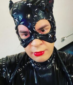 Michelle Pfeiffer Instagram - Looks like some 🐈‍⬛ is having a big year… you all look fantastic. Happy #Halloween, everyone ! 😻🎃