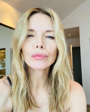 Michelle Pfeiffer Instagram - Let love rule the day ❤️ sending big love and kisses to you all ❤️❤️❤️