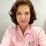 Michelle Pfeiffer Instagram - Finding Betty. Thank you @valli.oreilly for your glorious makeup (and 4:00 AM coffee & giggles 🤗). @jaimeleigh.hair for your calming presence and meticulous artistry, styling Betty’s most perfect wigs by @robpickens. I cannot emphasize enough how much I relied on you. On your stamina. Your research and masterful, watchful eyes. Knowing when to come in and make something perfect and when it’s best not to interrupt the flow. It’s a gift. You are my scaffolding and I am so grateful. 🙏🏼❤️ @thefirstlady_sho #thefirstlady