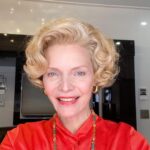 Michelle Pfeiffer Instagram - Finding Betty. Thank you @valli.oreilly for your glorious makeup (and 4:00 AM coffee & giggles 🤗). @jaimeleigh.hair for your calming presence and meticulous artistry, styling Betty’s most perfect wigs by @robpickens. I cannot emphasize enough how much I relied on you. On your stamina. Your research and masterful, watchful eyes. Knowing when to come in and make something perfect and when it’s best not to interrupt the flow. It’s a gift. You are my scaffolding and I am so grateful. 🙏🏼❤️ @thefirstlady_sho #thefirstlady