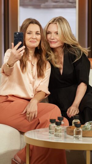 Michelle Pfeiffer Instagram - Drew and @michellepfeifferofficial FaceTime @katehudson… and she actually picks up! ✨ Tune in tomorrow (12/7) for more.