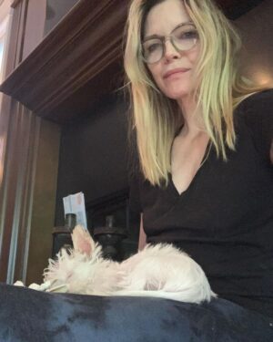 Michelle Pfeiffer Instagram - Good morning. #sundaymood