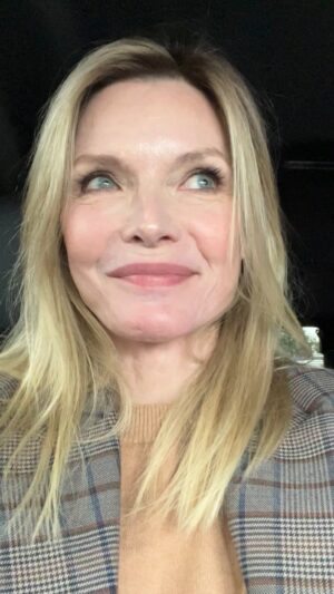 Michelle Pfeiffer Instagram - LA, don’t go feeling left out! This week, we had the pleasure of popping into @sephora Century City, Culver City and The Grove to check out their @henryrose displays. Beautiful stores. Amazing teams! 🤍
