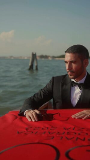 Miguel Ángel Silvestre Instagram - Venecia 80  @armanibeauty 
#armanibeauty 💥❤️ #publi
#venezia80
@eusilva @jaimelorentelo 
@juliette.dalton @jesus_pyn 
🎥 @jmartinezsoria