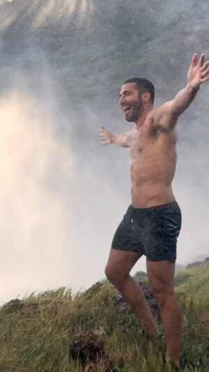 Miguel Ángel Silvestre Instagram - Quien se viene?
En Castellón. Una de las mejores experiencias. ||||
Who is coming? 
One of the best experiences I have lived…In Castellon. 

@turismodecastellon 
@ayuntamiento_montanejos_ 
@visitmontanejos 
⁣#fuentedelosbaños 
#montanejos 
#castellón 
#provinciadecastellón 
#patronatoprovincialturismocastellon 
#turismocastellon 
#turismorural 

@laboratoriodeideas.es 
@vanamics @whatyouknow 
Drone: @migmarquina