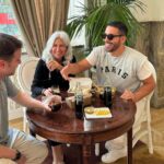 Miguel Ángel Silvestre Instagram - Domingos de picnic! Cuando tus compis te traen sorpresas inesperadas para disfrutar juntos... #recipeformagic @cocacola_esp @esegurah #publi