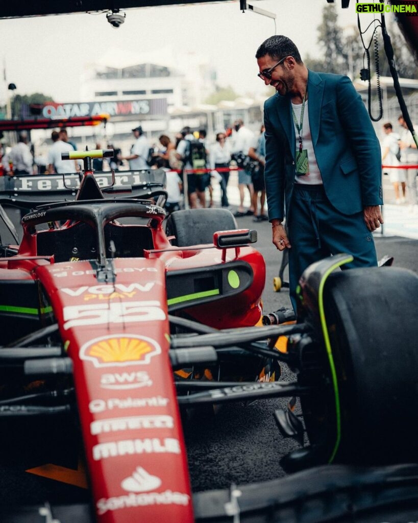 Miguel Ángel Silvestre Instagram - Getting ready @miguelangelsilvestre? 😉 #MexicoGP #F1 Autodromo Hermanos Rodriguez