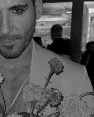 Miguel Ángel Silvestre Instagram - Noche de los muertos #galavogue 
@voguemexico @dior @fernan.mx 
@anagdev @_._ka_._ @lucero_mndz