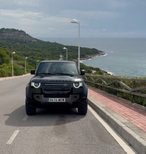 Miguel Ángel Silvestre Instagram - Ven a descubrir un Paraíso 
#defender @landrover
@turismodecastellon 
@turismobenicassim