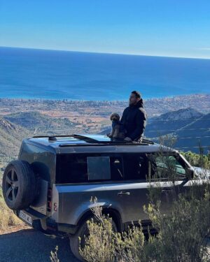 Miguel Ángel Silvestre Instagram - Un día en  valencia, con amor. 
#Defender
@landrover
#publi