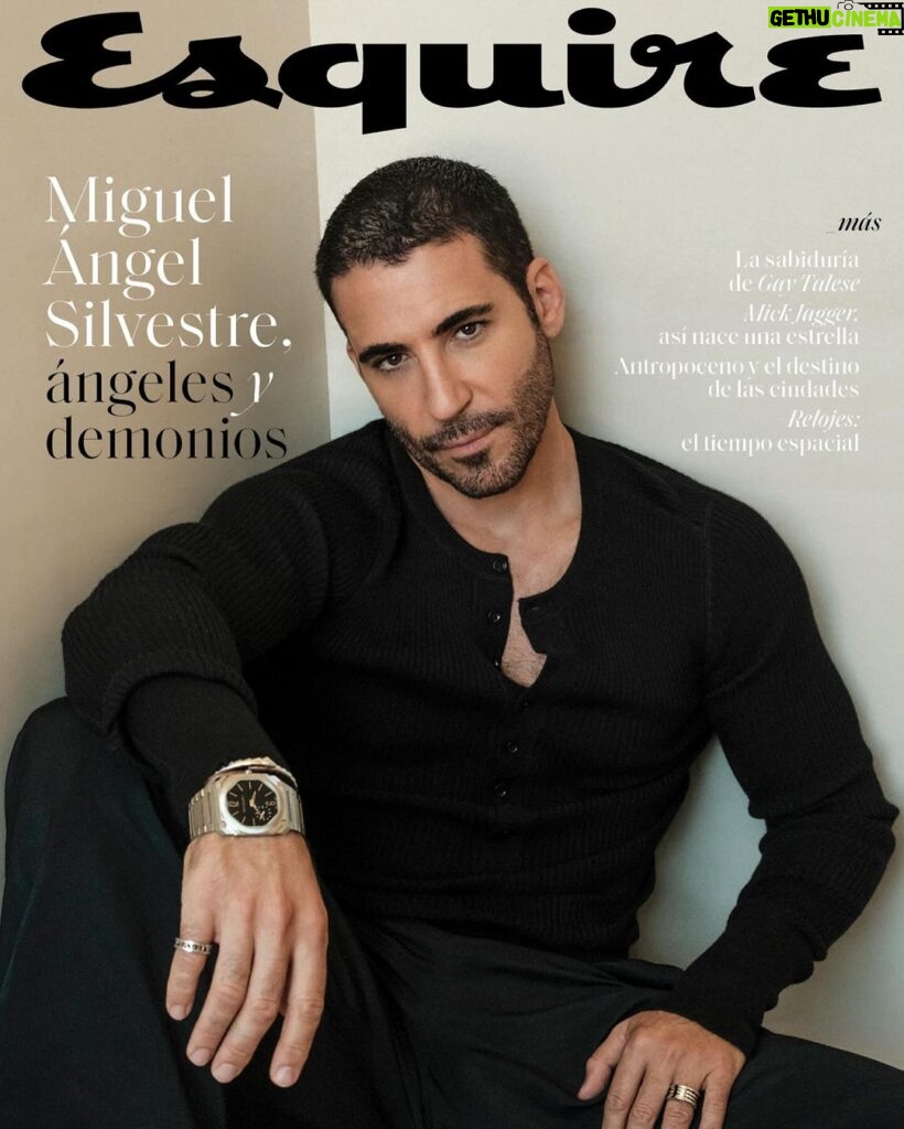 Miguel Ángel Silvestre Instagram - Miguel Ángel Silvestre llega a nuestra portada de noviembre. El actor español es uno de los protagonistas de la segunda temporada de “30 monedas”, dirigida por el reconocido Álex de la Iglesia, la cual acaba de estrenarse en HBO Max y HBO. ¿Ángel o demonio? Si quieres conocer la entrevista y la sesión de fotos con Miguel Ángel, ve a la nota que tenemos en nuestro sitio. La revista ya está disponible tanto en su edición impresa como en la versión digital Entrevista @mario.szekely Fotos @juankr_ Estilismo @mr.dairy Grooming @yaelmakeup Producción @tamvekic Locación @editionmadrid Director de Arte @esedirector Director editorial @alfonsoparra__ @miguelangelsilvestre usa total look de @dolcegabbana, reloj y joyería de @bulgari. #EsquireMx