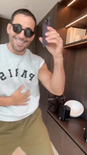 Miguel Ángel Silvestre Instagram - Ya en México presentando #30monedas @hbo 
Que alegria! @noraced 
@manuelturizo