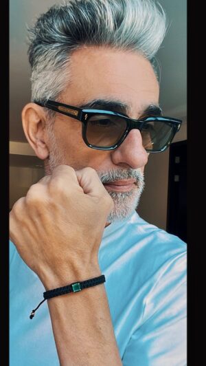 Miguel Varoni Instagram - @artejoyeria los mejores! Joyas personalizadas para usar siempreeeee… 

#esmeraldas #emerald #joyas #jewelry #colombia #bracelet #jewls #joyas #actor #series #novela #green #cool #men #man #hombres #style #estilo