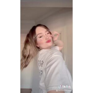 Mika Dela Cruz Instagram - why don’t u say so?! 💖😜🔥⚡️ (got 500php and u wanna extend help? please check out the link in my bio, to donate and help fund our #SHARETHECARE campaign for frontliners! 🤗) btw i’m wearing @sevenbyignatius 👍🏻