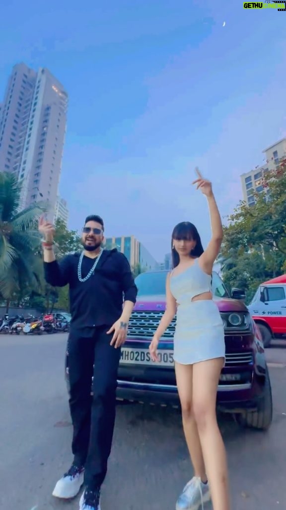 Mika Singh Instagram - SUHA in @mikasingh Pahji’s Style!!🤗😍🤩🤩🥳✅💪✨ #mikasingh #nikkisingh #suha #swag #style #vocals #musicandsound #newreel #trending Mumbai, Maharashtra