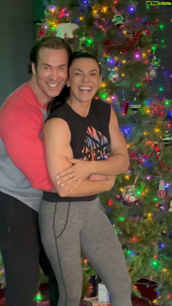 Mike O'Hearn Instagram - @titanmedical is the best gift 🎁 this Christmas Give the gift 💝 that continues to give all year long …. “ Health “ ❤️⚔️🐺 Tell @titanmedical that the Titan sent you Team TITAN Medical 💝 #Family Titan Crew
