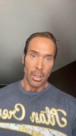Mike O'Hearn Instagram - 4 mil and I oil up like @noeldeyzel_bodybuilder

5 % fat at 261 pounds