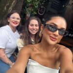 Mileide Mihaile Instagram - Dump de ontem! 📍 Selfie na nave nova Look do dia Entradinhas delícia Local no bairro Itaim que adora não só pra comer, mas para bons drinks final da tarde com uma turma bem ANIMADA e que topa um pós … Selfie com uma dupla implacável
