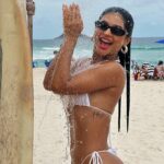 Mileide Mihaile Instagram - Pegando uma prainha aqui no Rildly, esquentando para o nosso desfile de amanhã! 🤍☀️ Rio de Janeiro, Rio de Janeiro