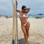 Mileide Mihaile Instagram - Pegando uma prainha aqui no Rildly, esquentando para o nosso desfile de amanhã! 🤍☀️ Rio de Janeiro, Rio de Janeiro
