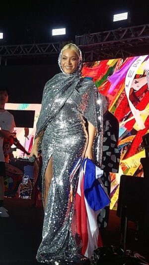 Mileide Mihaile Instagram - Pensei que esse momento nunca fosse chegar. Nem nos meus sonhos imaginei que você viria ao Brasil! Ao longo dos anos, Beyoncé não foi apenas uma cantora para mim, mas uma musa que moldou meu entendimento sobre empoderamento. Vê-la no Brasil após tanto tempo, como uma chama que nunca se apaga, reavivou a determinação em mim. Ela não é apenas uma artista, mas uma força da natureza que transcende fronteiras e idiomas. Venha logo com a sua turnê no nosso Brasil, no nosso Nordeste. Seja bem-vinda. Sou eternamente sua Beyhive. I love you, Queen Bee! 🐝