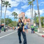 Mileide Mihaile Instagram - Dump 3/8 no Parque que tem todo o meu coração! 🐭🤠 1 - Foto clássica em frente ao elevador do terror (essa atração é quase parada obrigatória). 2 - Tentando um clique ousado. 3 - Consegui depois de sei lá quantos saltos. 4 - Muitos papos cabeças e declarações de amor com meu filho que está do meu tamanho, socorro. 5 - O mais esperado e amado da Disneylândia. 6 - Yhudy, colecionador de selfies de cria (nomenclatura que não sai do seu vocabulário nessa fase). 7 - Pluto sendo gaiato, nem acreditei. 8 - Selfie após a gaiatice com o mais simpático do almoço. 9 - Minha amiga, irmã e parceira de vida. 10 - Uma nativa passeando por aí. Walt Disney World's Hollywood Studio Park