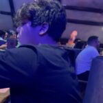 Mileide Mihaile Instagram - Colecionamos momentos! Aqui estão alguns cliques e dicas de Gramados que preciso compartilhar com vocês: 1 - Visita à Catedral de Canela (quem vai a Gramados quase sempre visita Canela, uma cidade a 30 minutos de distância); 2 - Um click meu na Catedral pois amei; 3 - Os 4 mosqueteiros no gelo (Snowland é um parque com neve real e tem a maior pista de patinação do Brasil); 4 - Tive que fazer uma palhaçada; 5 - Uma noite cinematográfica mereceu um selfie com Yhudy (jantar no Gatzz fará você entender por que Gramados é chamada de cidade cinematográfica); 6 - Um dia no Aquamotion (parque temático lindo, coberto e com água quentinha); 7 - Pizzaria Hector e suas bebidas enfeitiçadas (temática estilo Harry Potter que somos super fãs, a pizzaria tem um menu especial que vale a conhecer e sair da dieta); 8 - Pisando em uvas, literalmente (tradição gaúcha, relembrando como era a colheita das uvas e produção de vinhos com @joaoberlezi); 9 - Noite de Natal com os meus amores (faltaram muitos para meu coração se aquecer por completo); 10 - Meu aero look de hoje. Espero que vocês tenham gostado de acompanhar. Comentem aqui, qual momento da nossa viagem, vocês mais amaram! ❤️ Aeroporto Salgado Filho • Porto Alegre