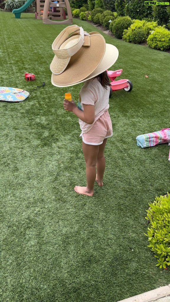 Mindy Kaling Instagram - Three hats, one bubble wand and a vision. Welcome, summer!