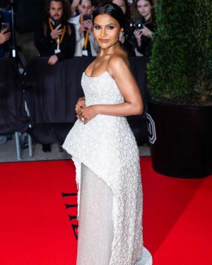Mindy Kaling Instagram - Karl Lagerfeld: A Line of Beauty. In @jonathansimkhai @simkhai, with pearls and crystals in one of the most beautifully constructed gowns I’ve ever worn. Thank you Jonathan, @voguemagazine, and my incredible team of artists who put me together! (The only thing missing is Karl’s and my favorite drink, a Diet Coke). 💎💎💎