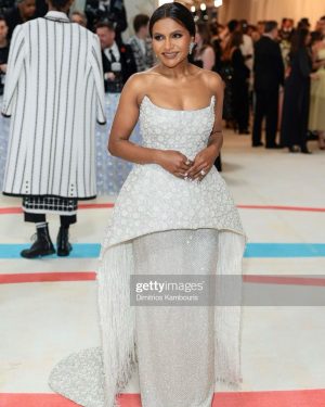 Mindy Kaling Instagram - Karl Lagerfeld: A Line of Beauty. In @jonathansimkhai @simkhai, with pearls and crystals in one of the most beautifully constructed gowns I’ve ever worn. Thank you Jonathan, @voguemagazine, and my incredible team of artists who put me together! (The only thing missing is Karl’s and my favorite drink, a Diet Coke). 💎💎💎