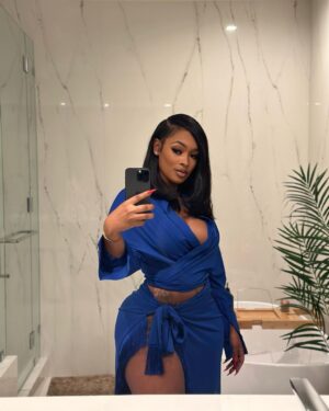 Miracle Watts Instagram - Got Dressed & Got Stood Up…
So here are my mirror pics lol 

Outfit : @miracleskloset