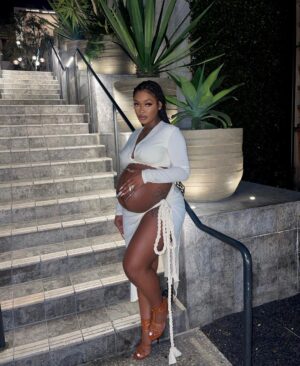 Miracle Watts Instagram - Y’all see my stripes? I Earned them 🖤
Outfit @miracleskloset 
#9Months