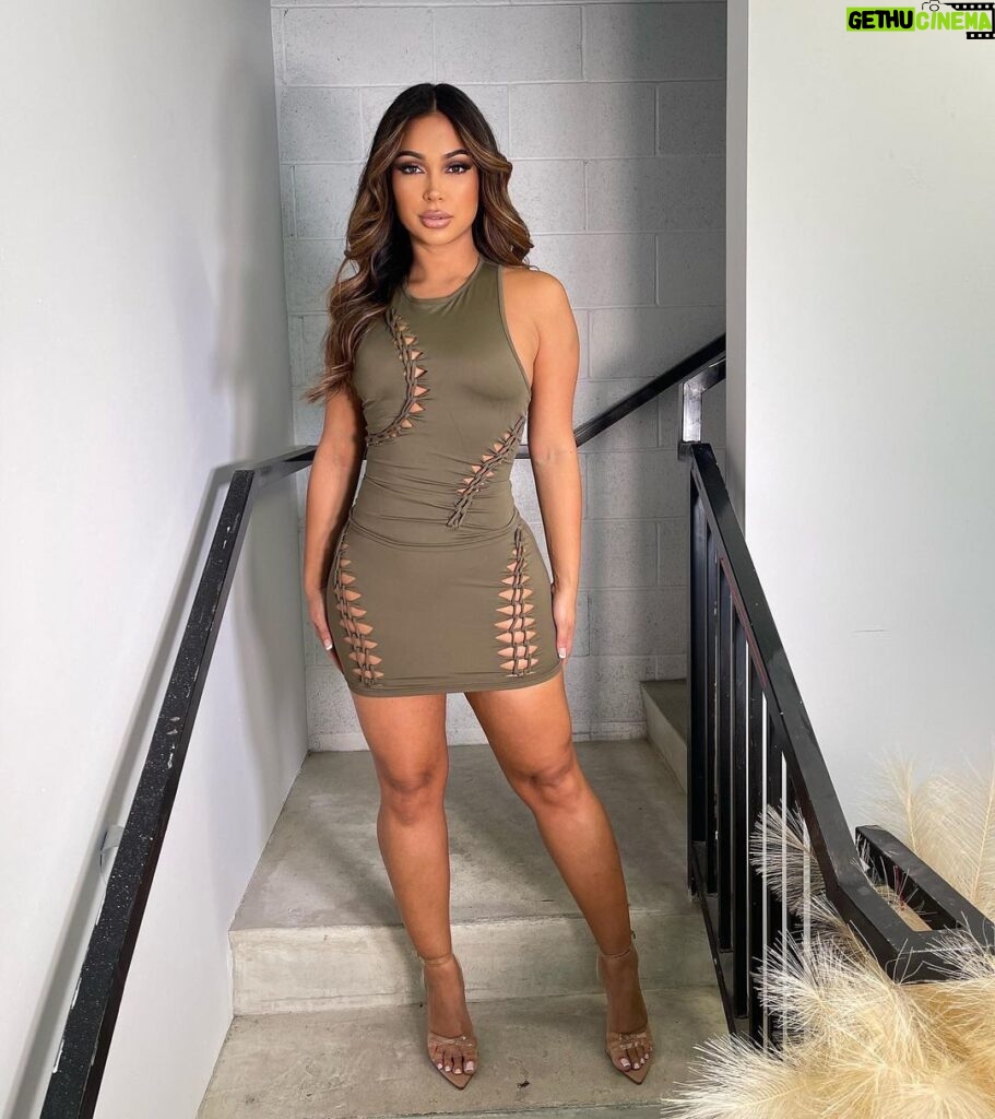 Miracle Watts Instagram - BLACK FRIDAY SALE HAS STARTED. No code needed , just throw it in the cart. @miracleskloset Link in bio.