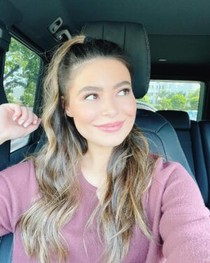 Miranda Cosgrove Instagram - ☀️