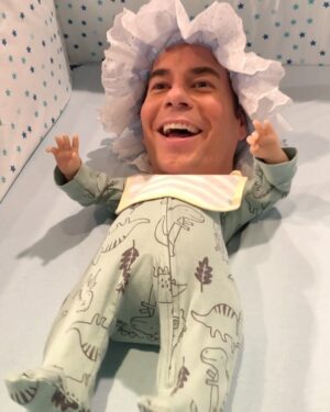 Miranda Cosgrove Instagram - One of my favorite behind the scenes moments from this season with @jerrytrainor 💀 iCarly Premieres on @paramountplus at 11pm PST and 2am EST. Let’s have some fun 😂