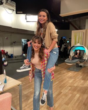 Miranda Cosgrove Instagram - Working on a new episode of iCarly with @amandacerny so fun to work with friends ☺️
