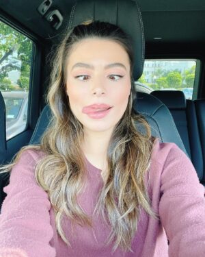 Miranda Cosgrove Instagram - ☀️