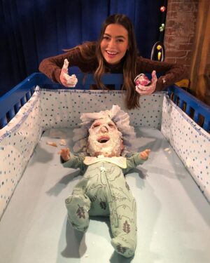 Miranda Cosgrove Instagram - One of my favorite behind the scenes moments from this season with @jerrytrainor 💀 iCarly Premieres on @paramountplus at 11pm PST and 2am EST. Let’s have some fun 😂