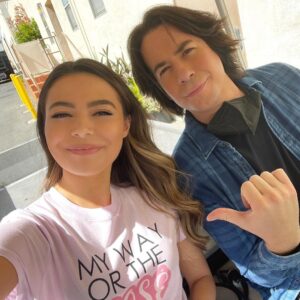Miranda Cosgrove Instagram - Good moments from this week 🦋