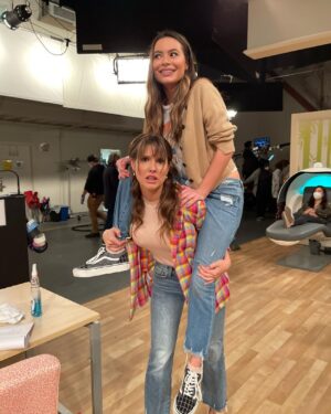 Miranda Cosgrove Instagram - Working on a new episode of iCarly with @amandacerny so fun to work with friends ☺️