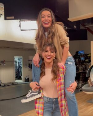 Miranda Cosgrove Instagram - Working on a new episode of iCarly with @amandacerny so fun to work with friends ☺️