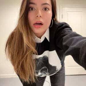 Miranda Cosgrove Instagram - 🤓