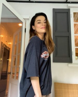 Miranda Cosgrove Instagram - 🖤✨